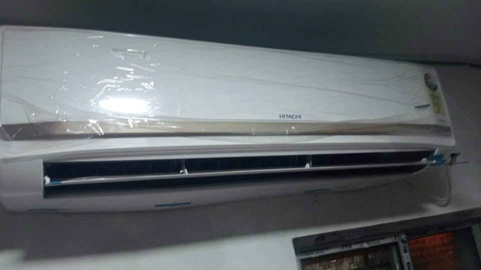 Hitachi 2 Ton 5 Star AC 4 way direction flap design