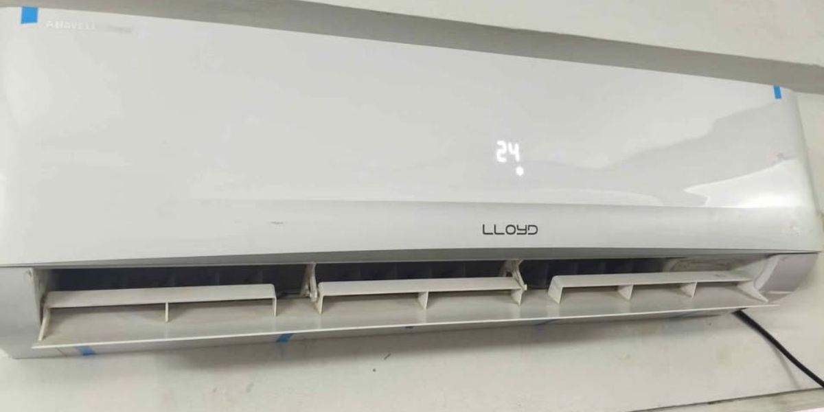 Lloyd 2 Ton 5 Star split AC indoor unit (GLS24I5FWGEV) wall-mounted, front view with temperature display and airflow louvers