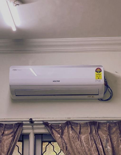 Close view Voltas 185V Vectra Elite installed wall mounted