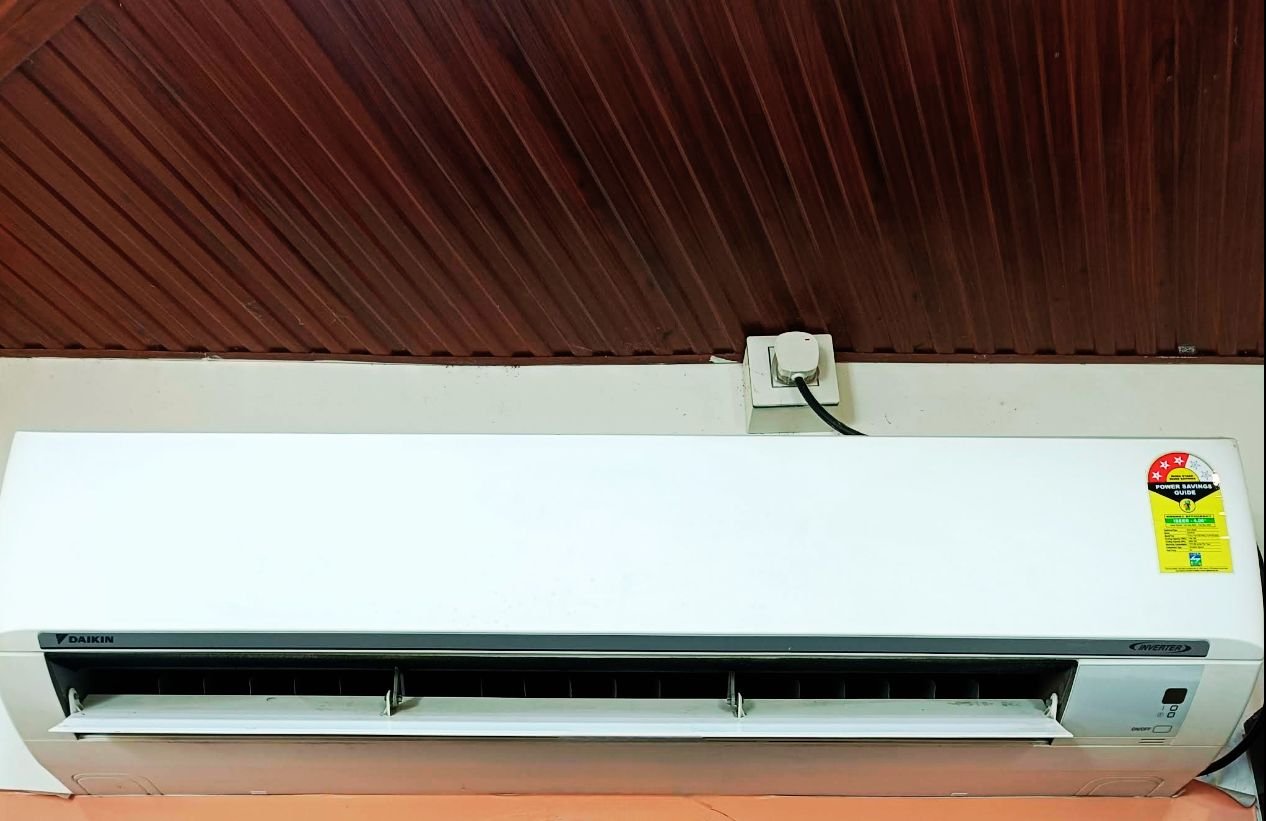 Close view of Daikin 2.2 Ton 3 Star FTKL71UV16M with flap open runnig at full speed