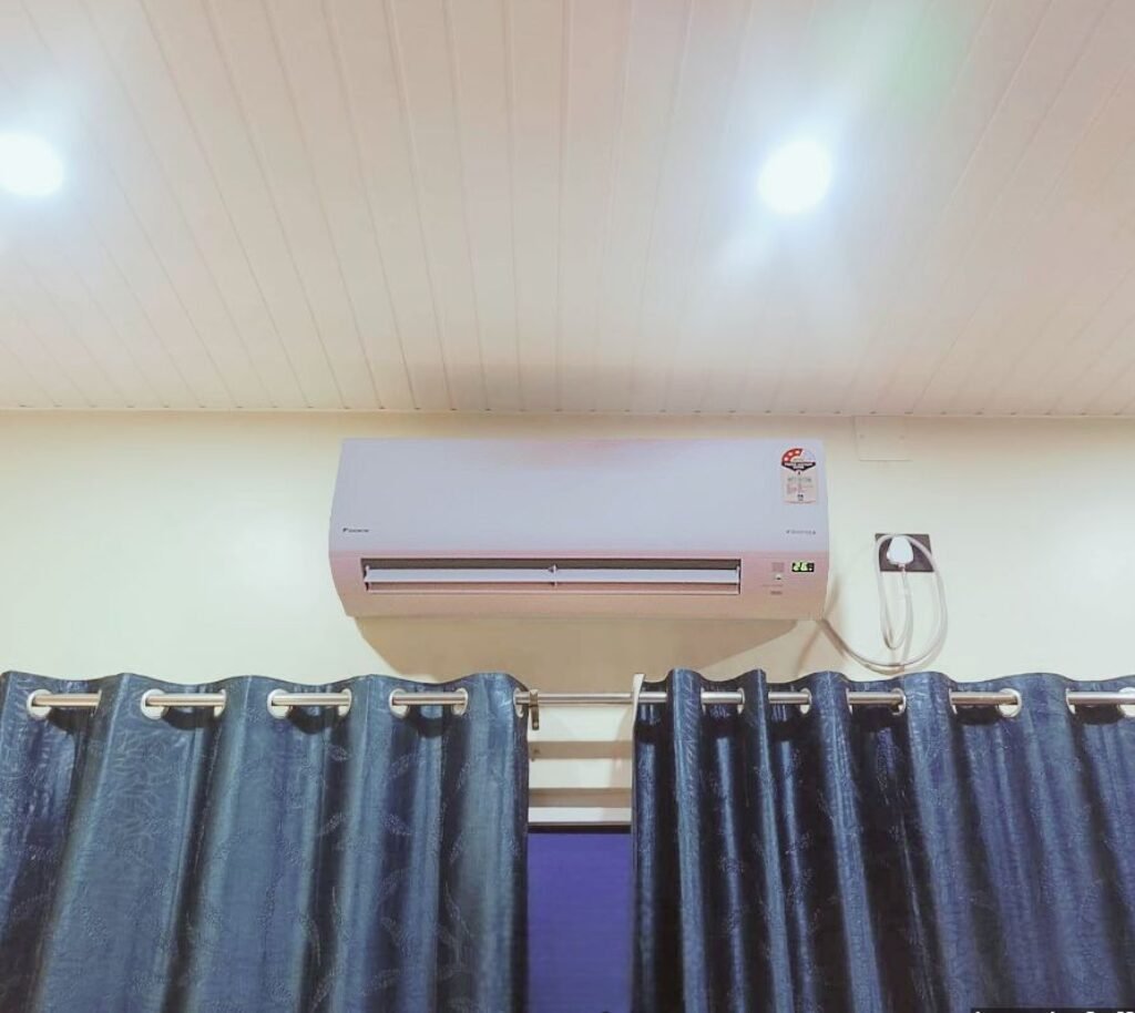 Daikin 1.5 Ton 3 Star ATKL50UV16VAF flap open and temperature set to 26 °C