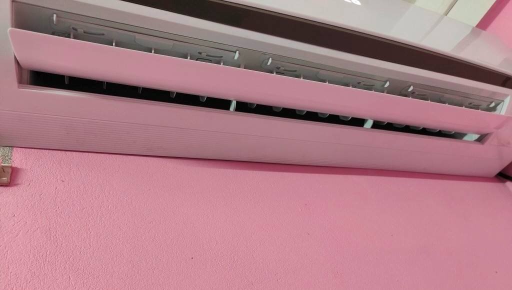 Panasonic 2 Ton 5 Star Inverter Split AC CS CU-ZU24CKY5FM showing 
the horizontal auto-swing flap in open position with vertical louvers 
at the air outlet, wall-mounted indoors
